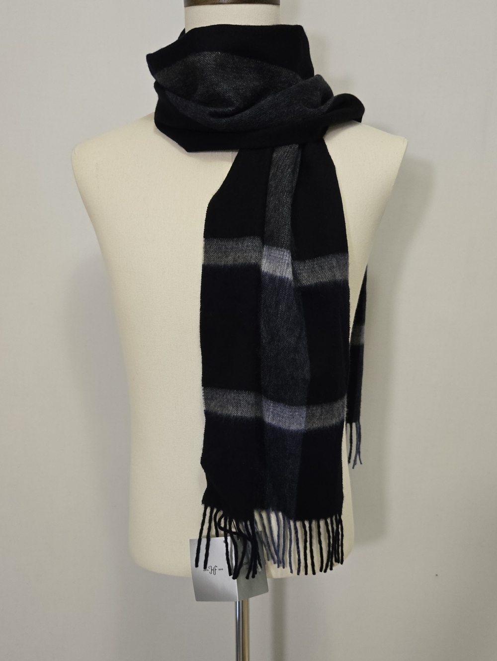Hickey Freeman Plaid Cashmere and Wool Fringe Scarf Mens Black Gray Blue - Picture 11 of 12